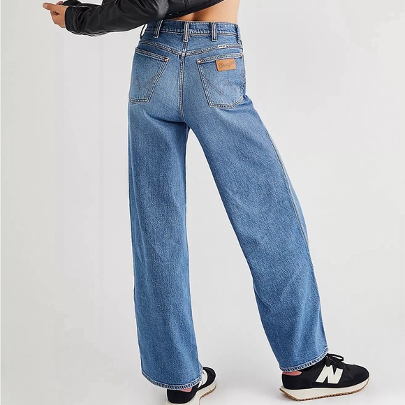 Wrangler 661 Wide Leg Jean - Picture 4 of 4